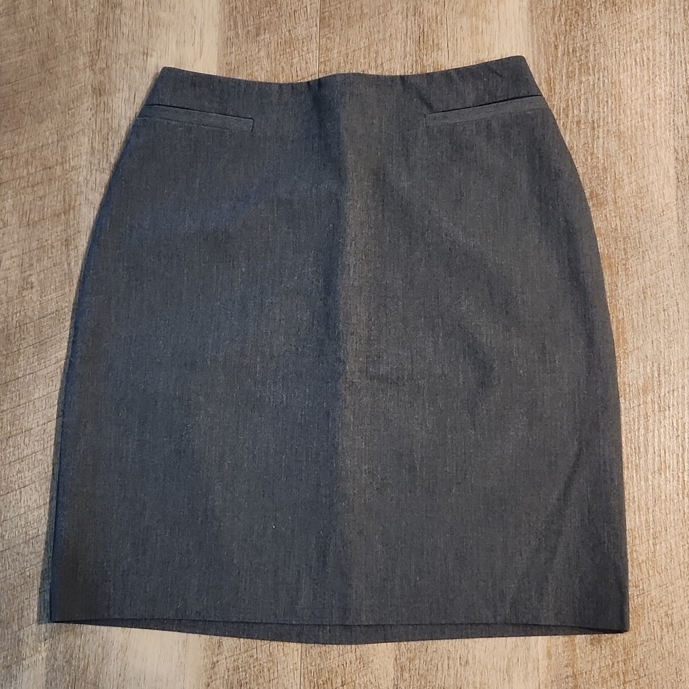 The Limited "Stretch Skirt". Size 2- In Grey